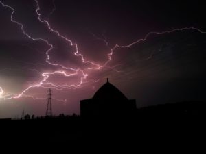 Молниезащита дома: что нужно знать и как организовать